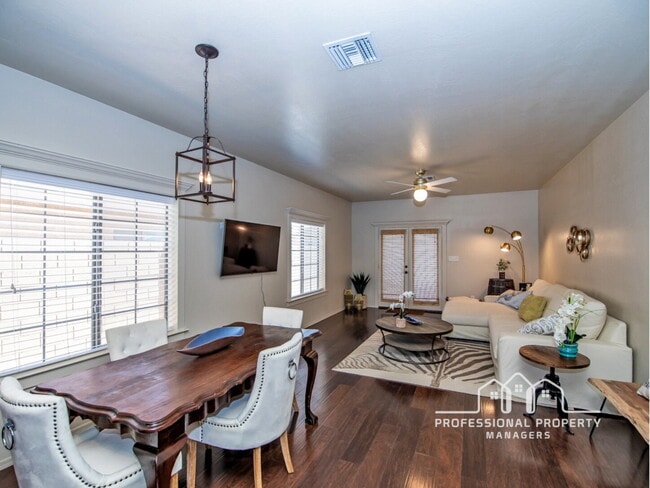 Building Photo - "Well-maintained 3-Bedroom, 2-Bathroom Home!"
