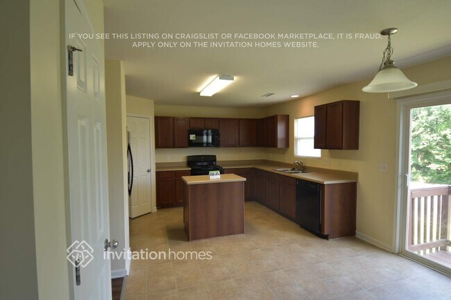 Building Photo - 120 Woodcreek Ln