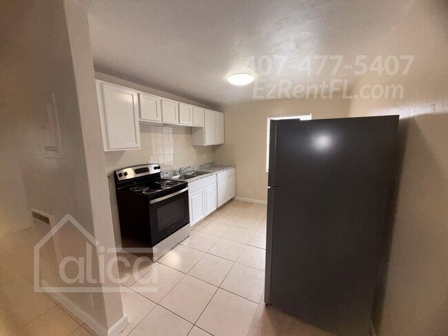 Building Photo - 820 N Sapodilla Ave