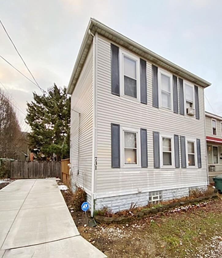 Primary Photo - Affordable German Village house with fence...