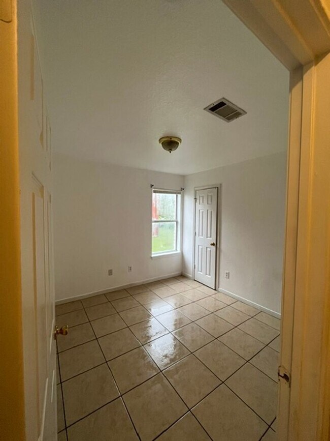 Building Photo - 3001 Cantabrian Dr