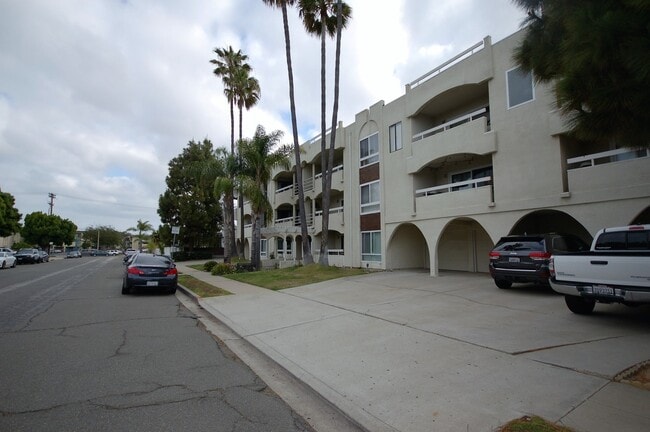 Building Photo - Pacific Beach Condo in Gated Community