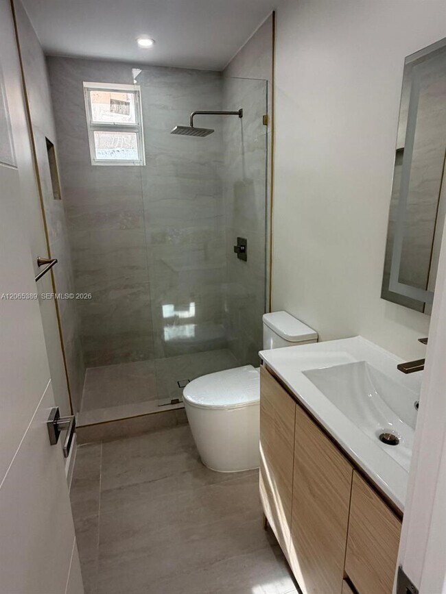 Foto del edificio - 2436 SW 7th St