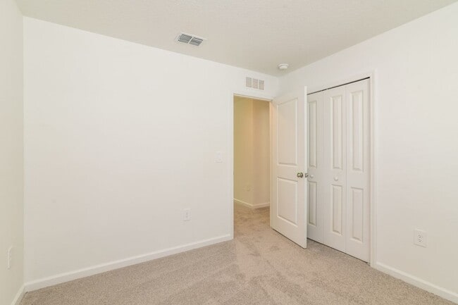 Building Photo - 4636 Hikers Dr