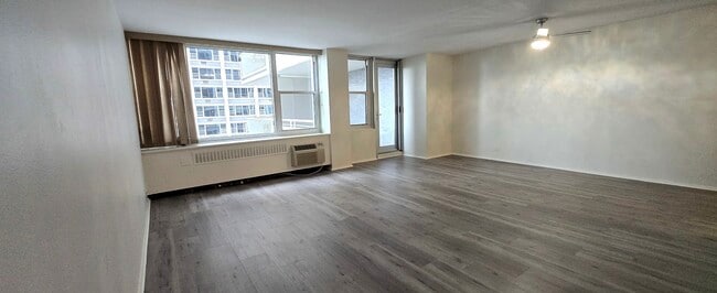Foto del edificio - 4250 N Marine Dr