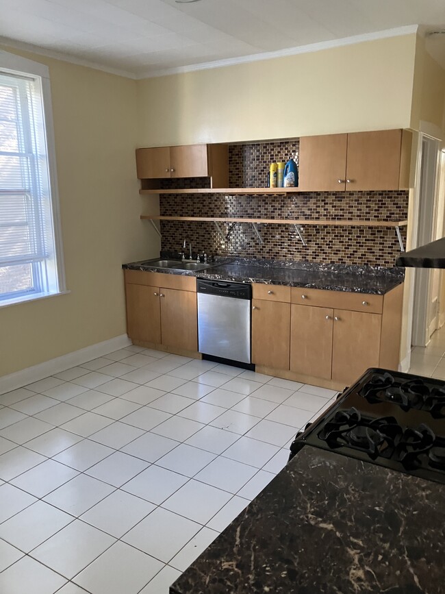 Kitchen - 2222 W Lyndale St