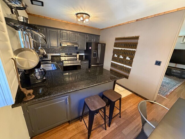 Foto del edificio - Fully Furnished Condo in the Heart of San Diego | 2 Parking Spaces, In-Unit Laundry, & Luxury Ame...