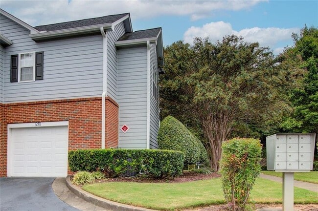 Building Photo - 1210 Vinings Forest Ct SE