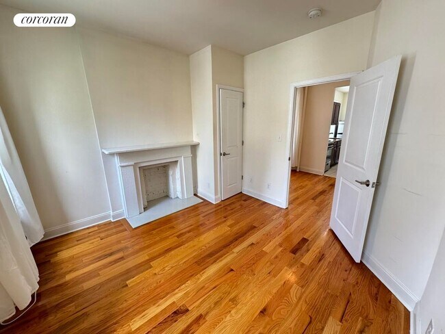 Foto del edificio - 309 W 47th St