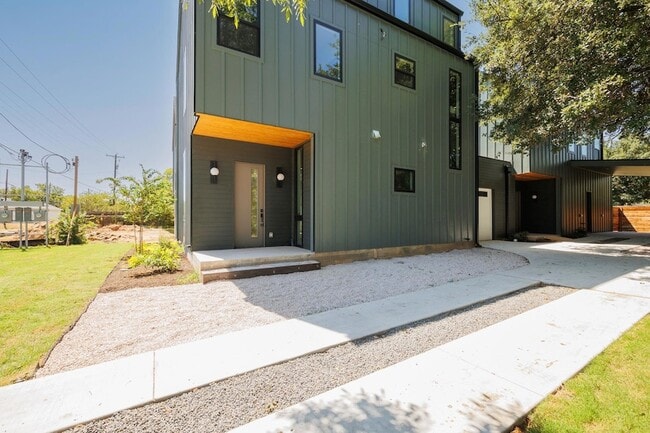 Building Photo - 6315 Del Monte Rd