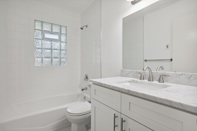 Foto del edificio - 1921 103rd Ave NW