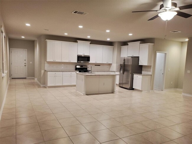 Building Photo - 10804 Mickelson Dr