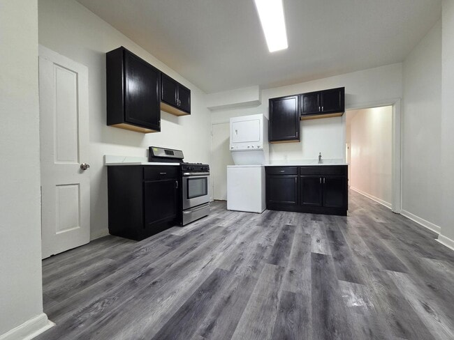 Building Photo - 3605 5th St