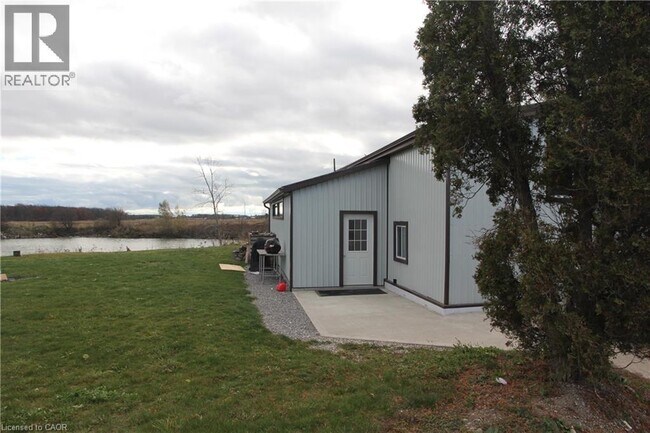 Photo du bâtiment - 4078 #3 Highway Unit# 1