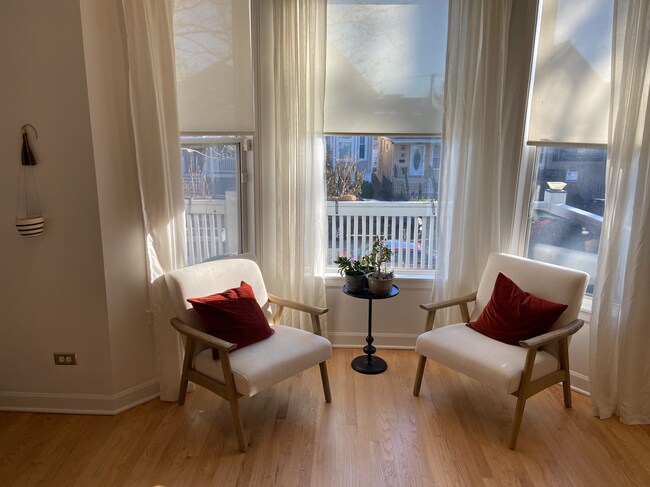 Bay window in living room - 2924 N Talman Ave