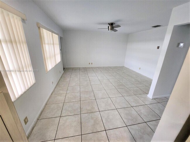 Foto del edificio - 722 Ridge Rd