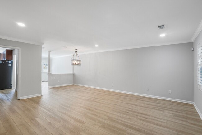 Building Photo - 115 Winding River Dr