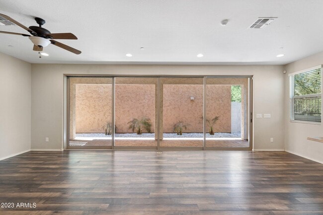 Building Photo - 4707 E Betty Elyse Ln