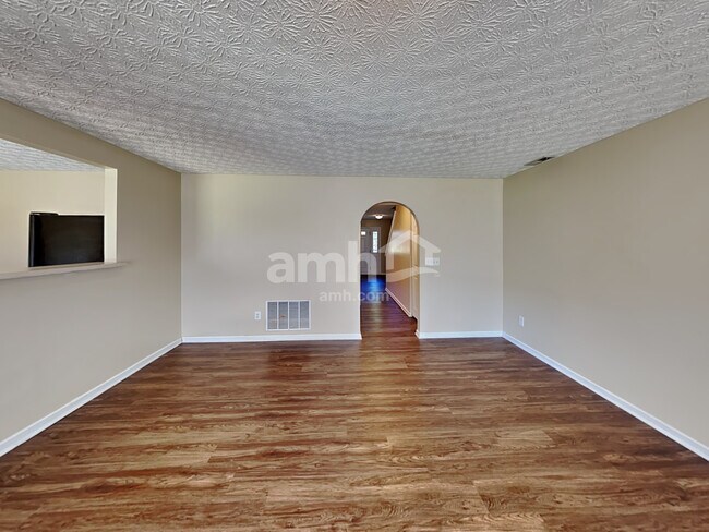 Foto del edificio - 5525 Village Grove Lane