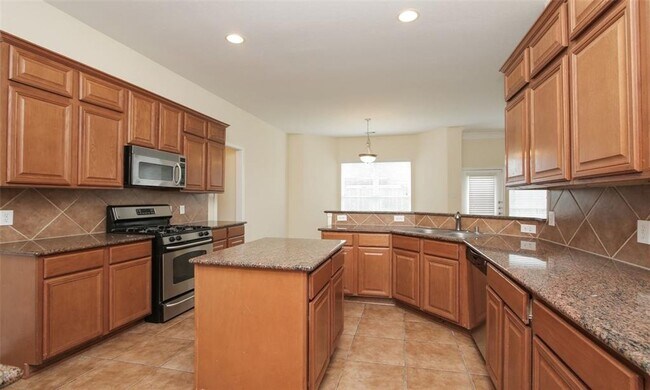 Foto del edificio - Beautiful home in Villages of Cypress Lake...