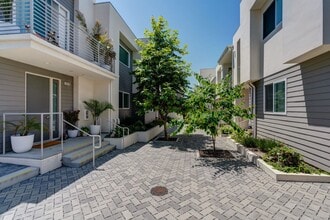 Building Photo - 1276 E Santa Clara St