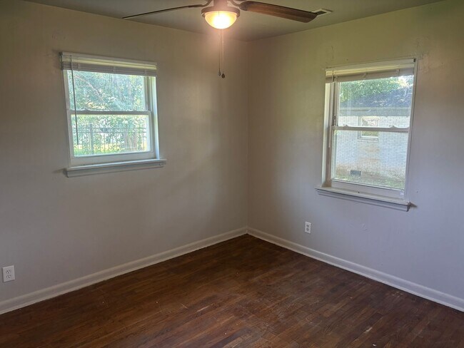 Building Photo - 2 Bedroom 1 Bath Home Minutes from Uptown Charlotte