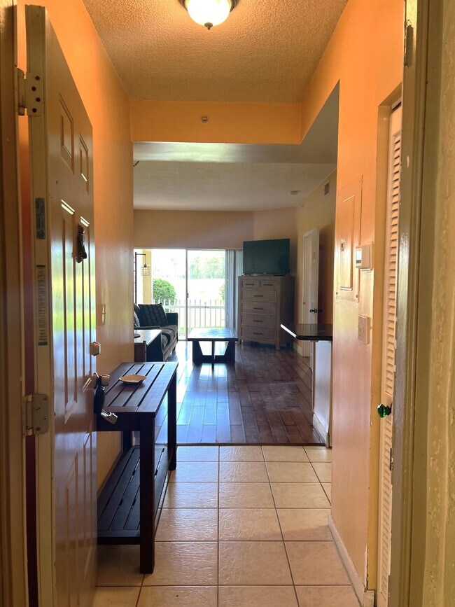 Building Photo - 2040 Greenview Shores Blvd