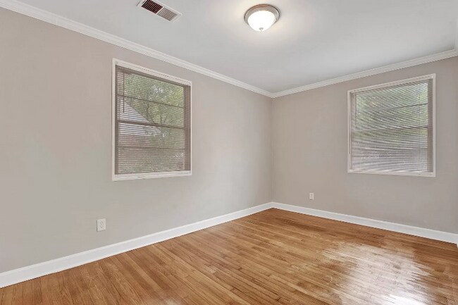 Building Photo - 4194 Dunn Ave