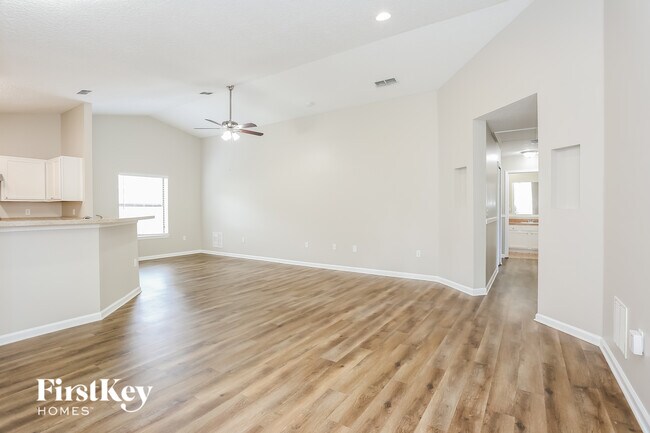 Foto del edificio - 8353 Longspur Ave