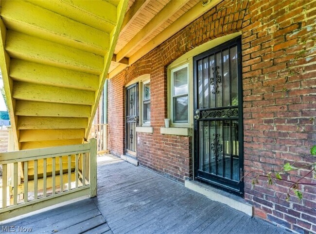 Foto del edificio - 1321 W 85th St