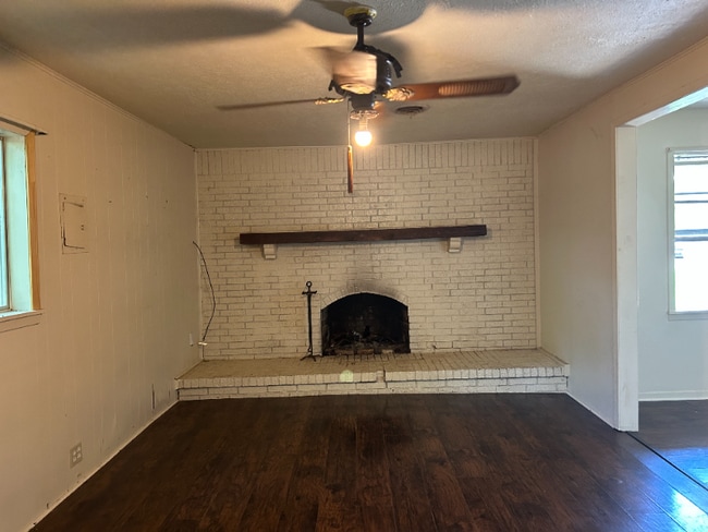 Building Photo - 2220 W Sherman St