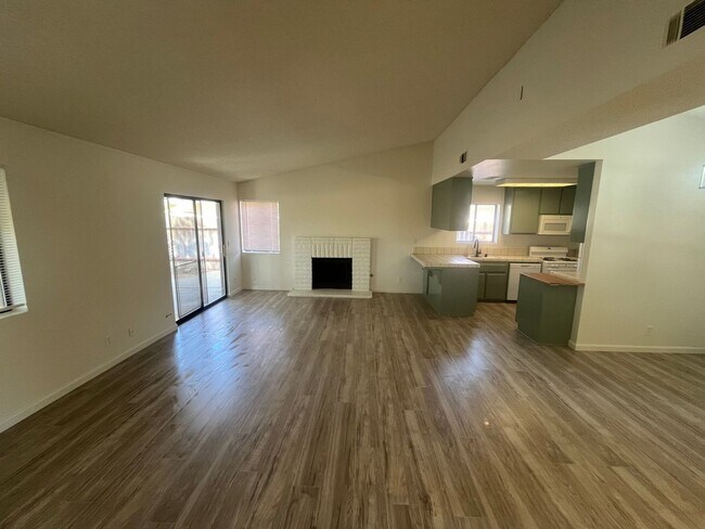 Foto del edificio - 402 Oakwood Ct