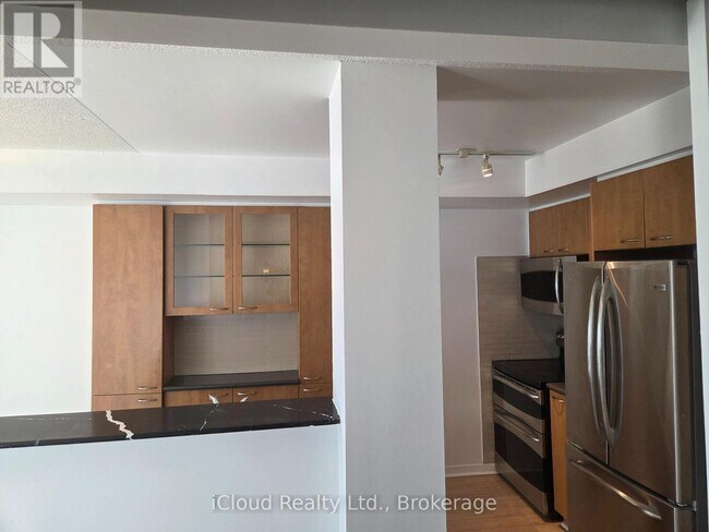 Building Photo - 1040 The Queensway