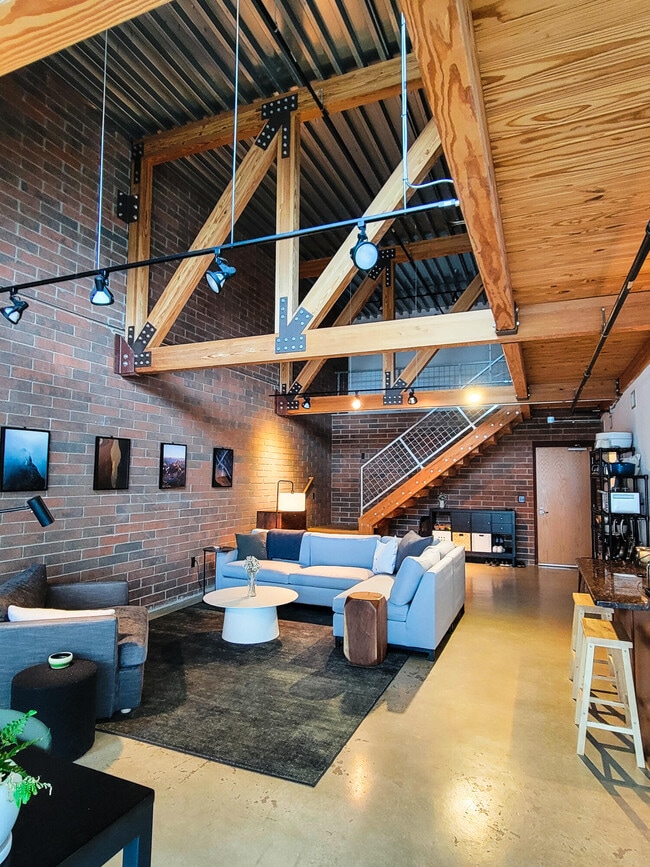 Building Photo - 300 Hamilton St