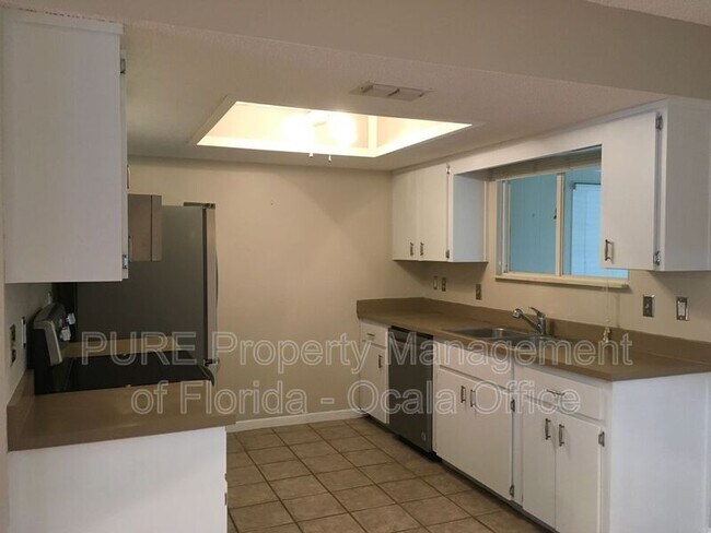 Building Photo - 10892 SW 88th Ct