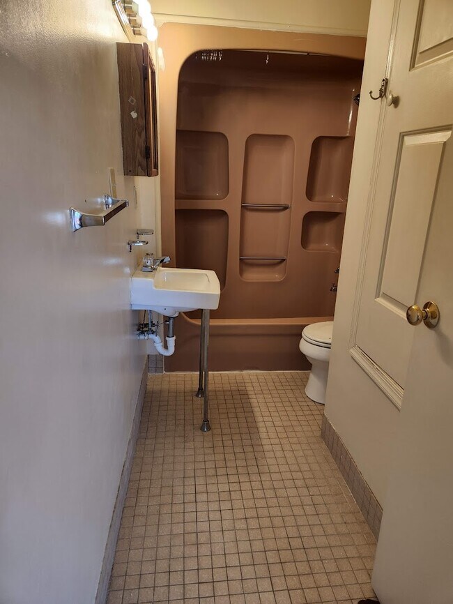 Foto del edificio - 1504 W Cary St