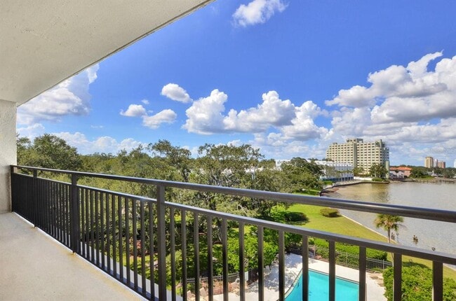 Building Photo - 5020 Bayshore Blvd