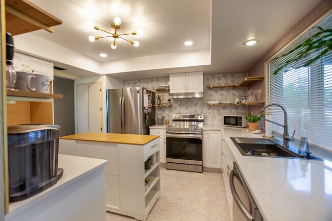 Foto del edificio - 1323 Torreya Cir