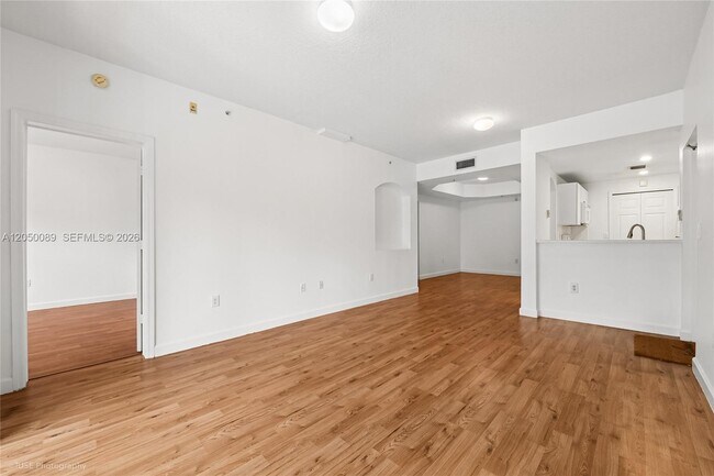 Foto del edificio - 6700 NW 114th Ave