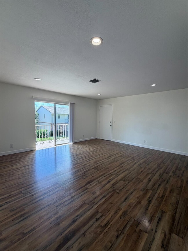 Building Photo - 2017 S Seacrest Blvd