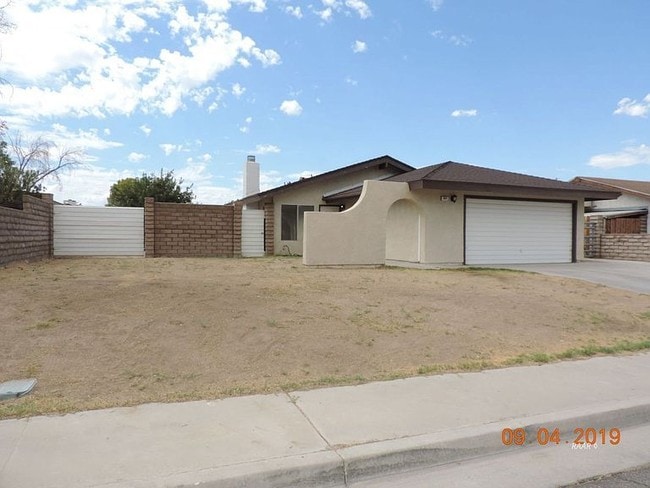 Building Photo - Ridgecrest sweet home