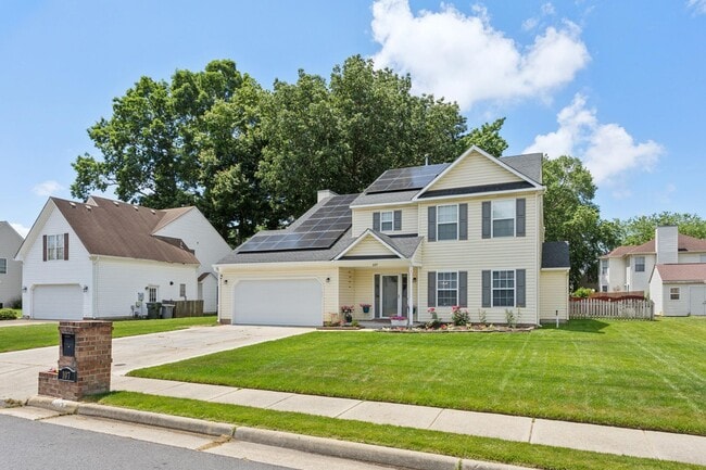 Building Photo - Spacious 4 BDRM 2.5 BA