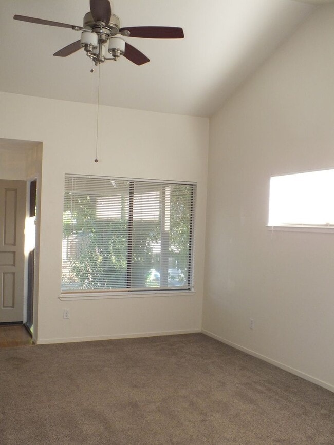 Foto del edificio - Rescue duplex 2/1 home w garage $2195