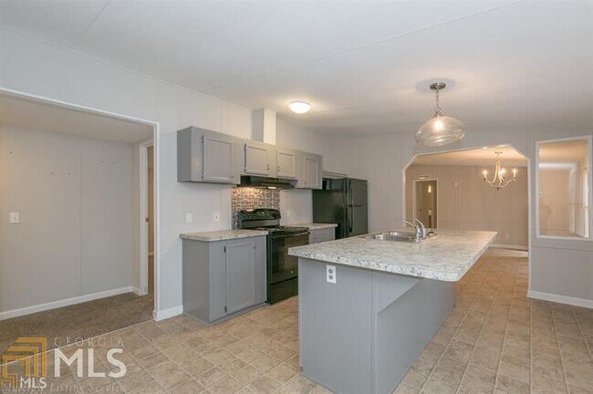 Foto del edificio - 829 John W Breedlove Rd