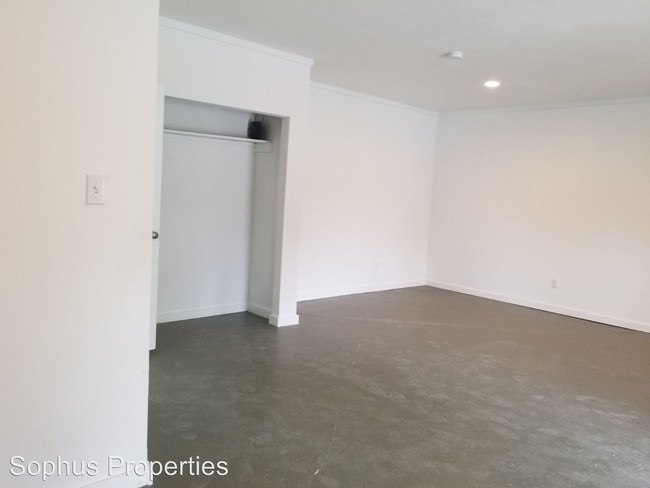 Building Photo - 1114 S San Marcos