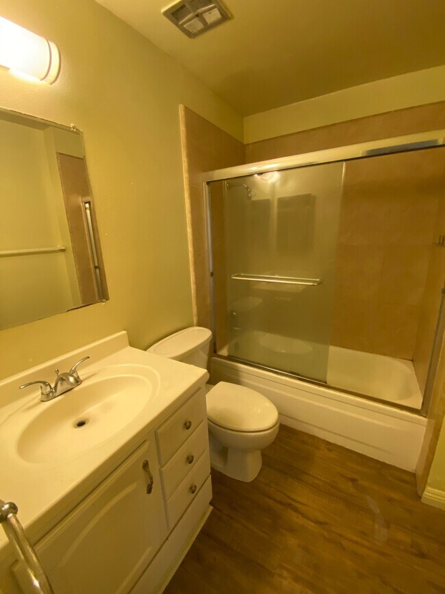 Foto del edificio - 17622 Cameron Ln