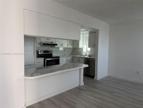 Building Photo - 20200 W Country Club Dr