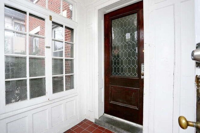 Foto del edificio - 8-10 KINGSWOOD Rd