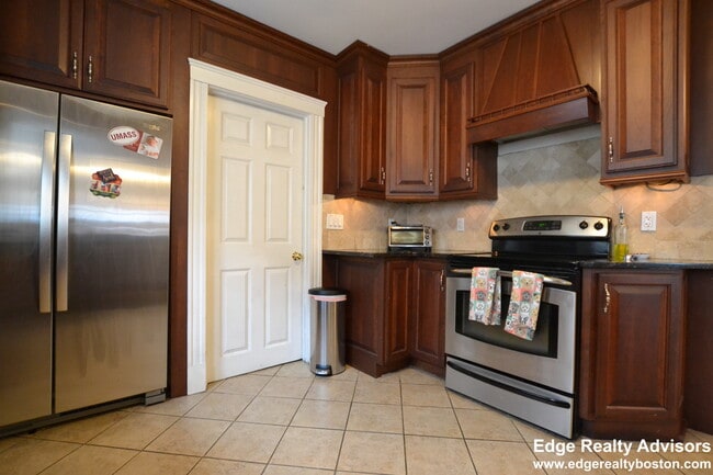 Building Photo - 57 Hobart St