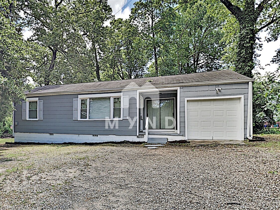 Primary Photo - 3 br, 1 bath House - 4658 Burks Rd